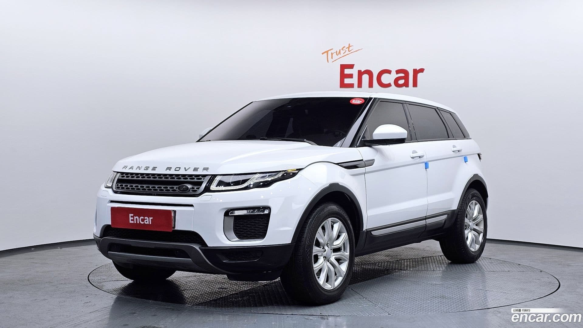 Main__Slider__Photo:Range Rover Evoque Land Rover 2017.9-0