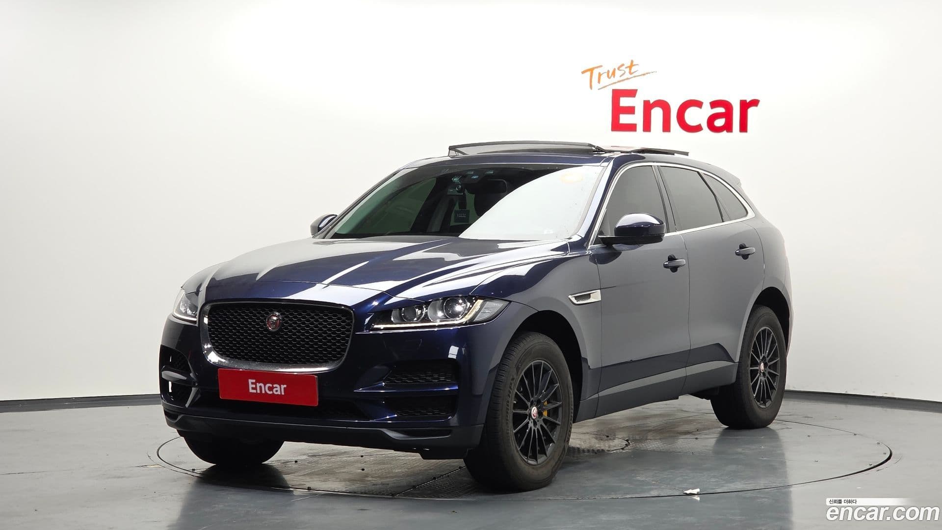 Main__Slider__Photo:F-PACE Jaguar 2017.2-0