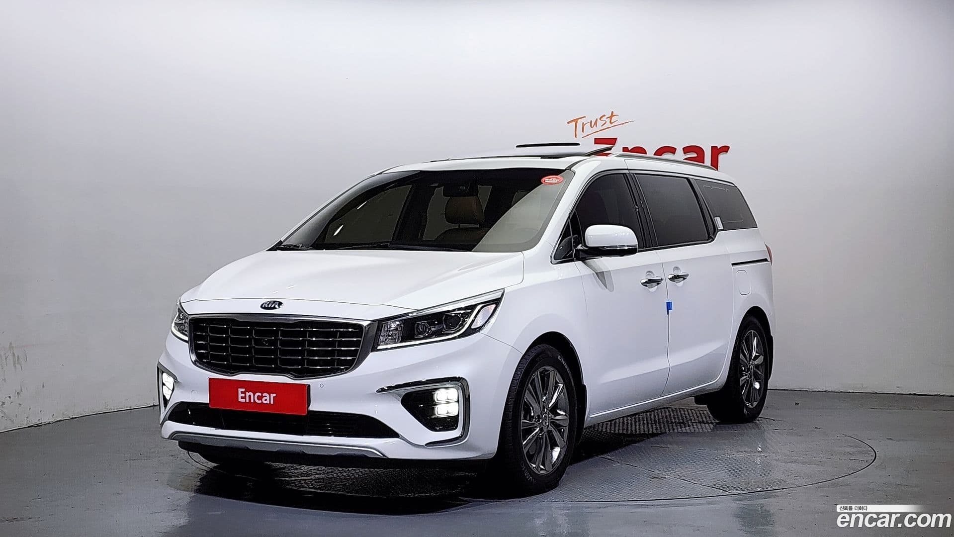 Main__Slider__Photo:Canival Kia 2019.8-0