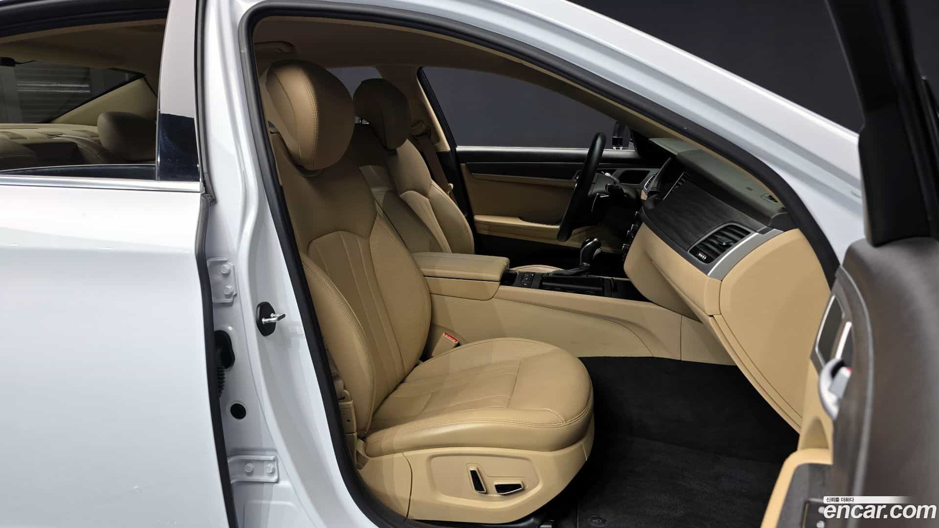 Genesis Hyundai 2014.1-INNER-010