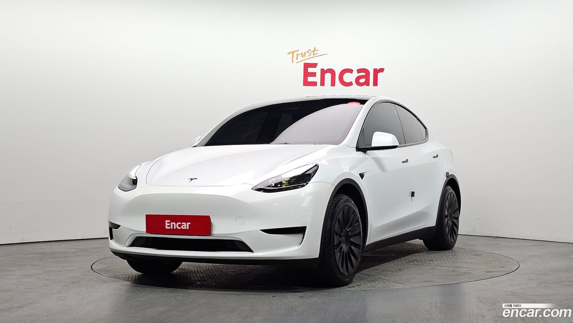 Main__Slider__Photo:Model Y Tesla 2023.10-0