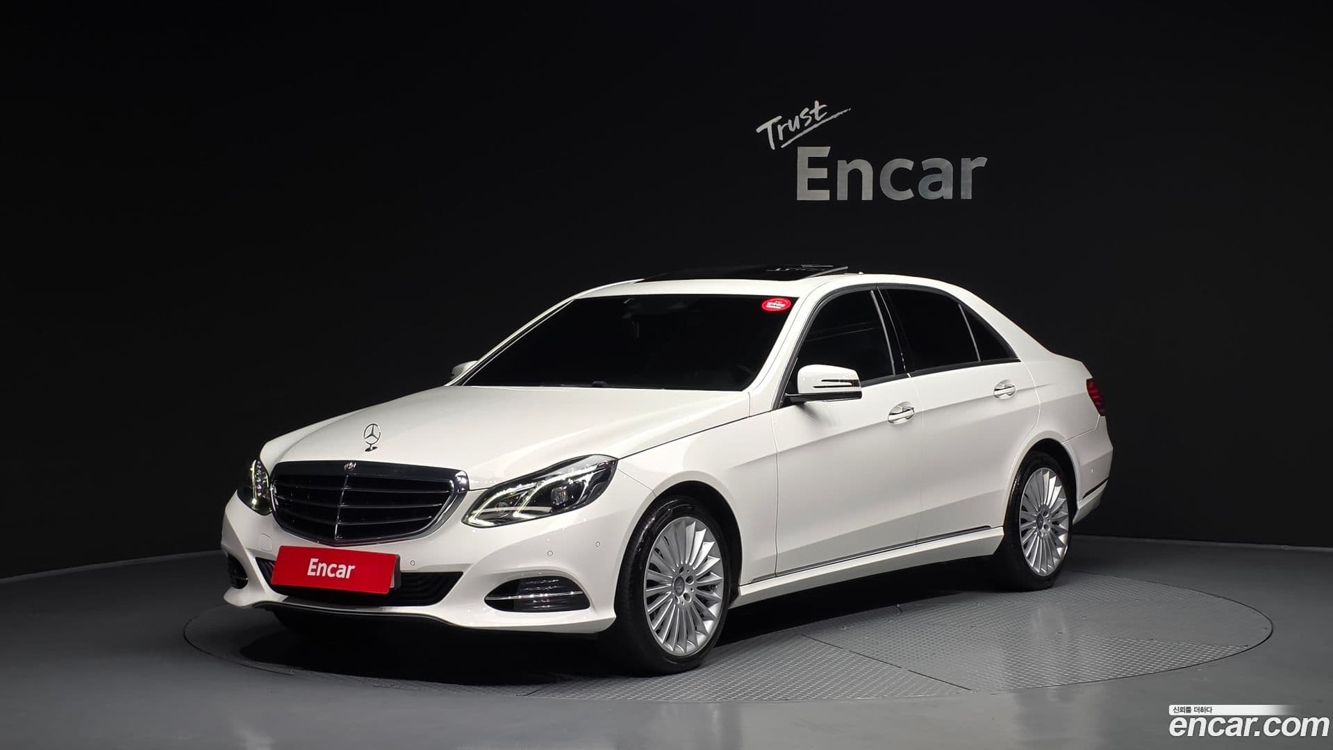Main__Slider__Photo:E-Class Mercedes-Benz 2015.7-0