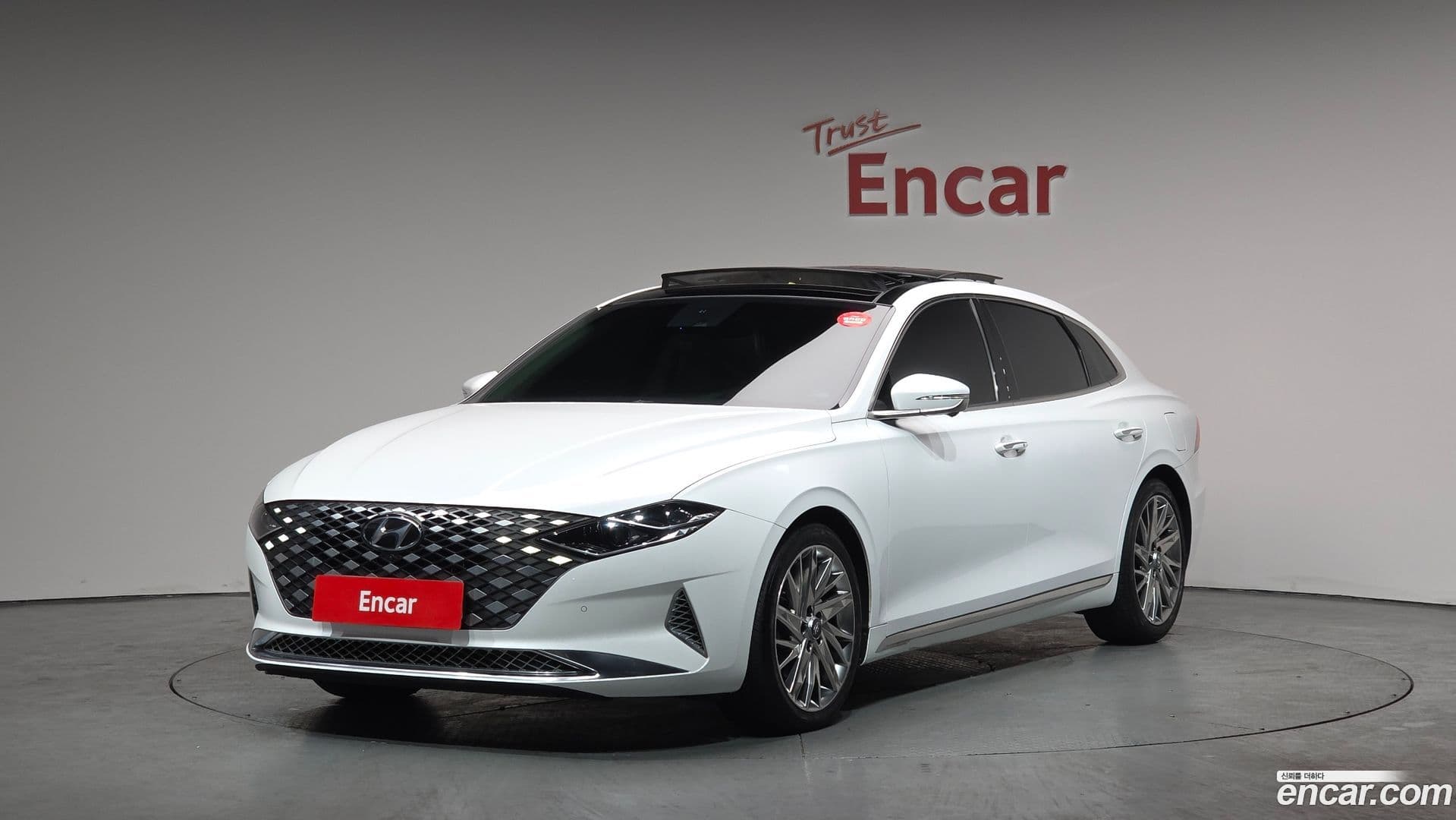 Main__Slider__Photo:Grandeur Hyundai 2019.10-0