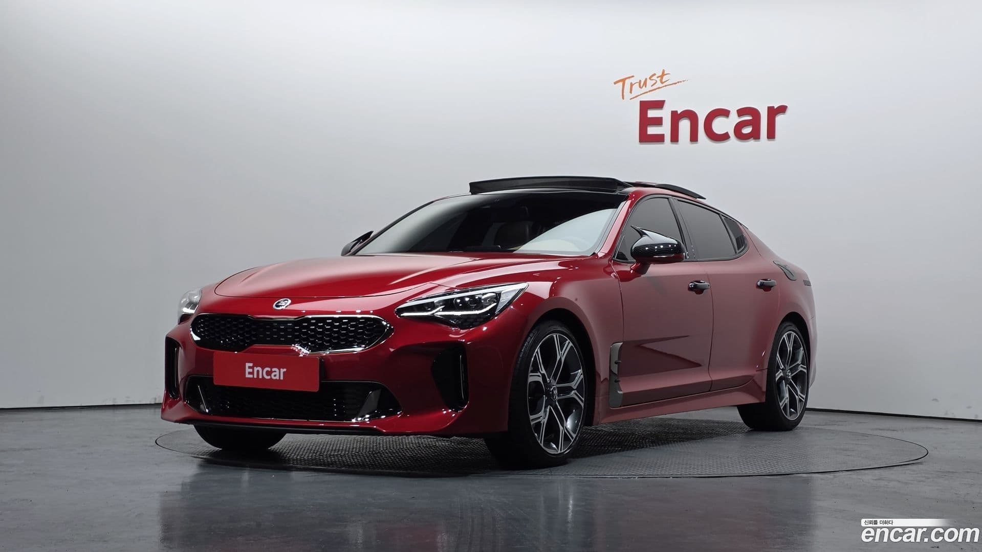 Main__Slider__Photo:Stinger Kia 2019.6-0