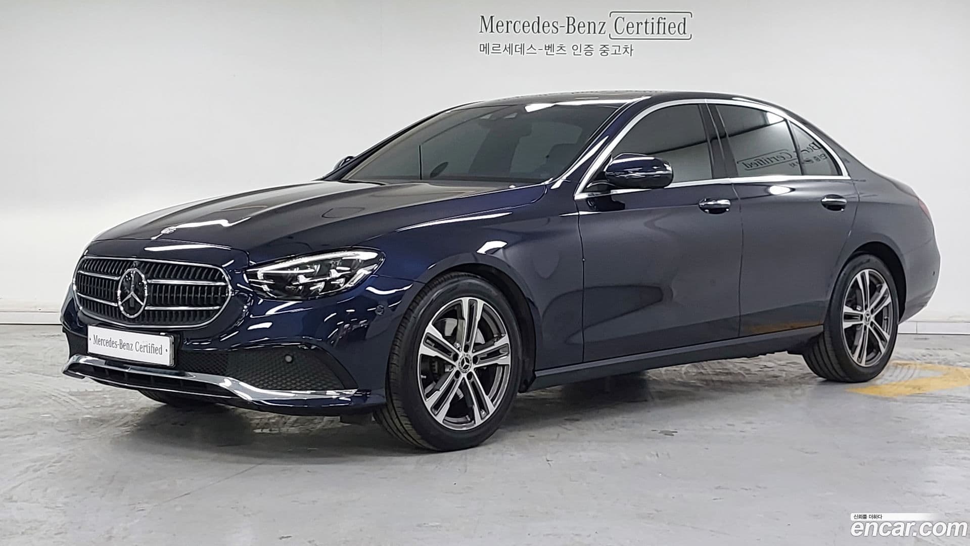 Main__Slider__Photo:E-Class Mercedes-Benz 2023.9-0