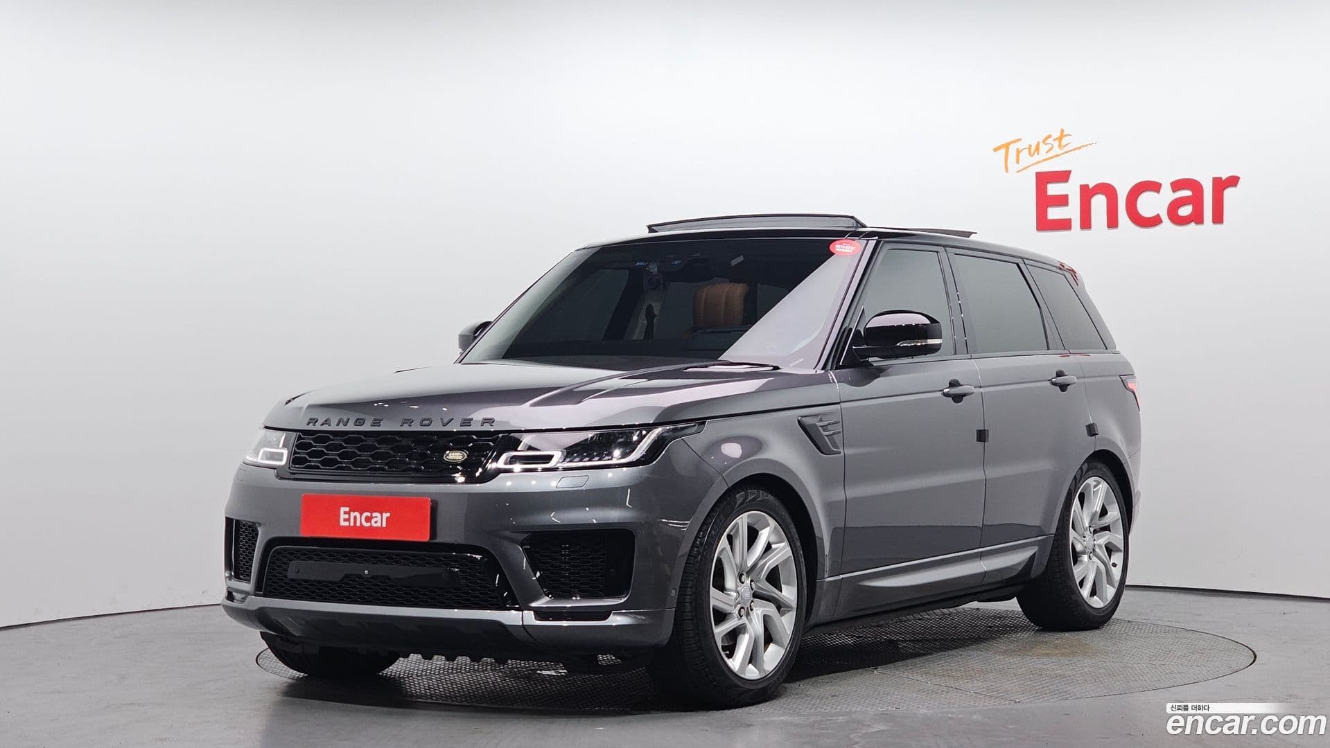 Main__Slider__Photo:Range Rover Sport Land Rover 2019.5-0