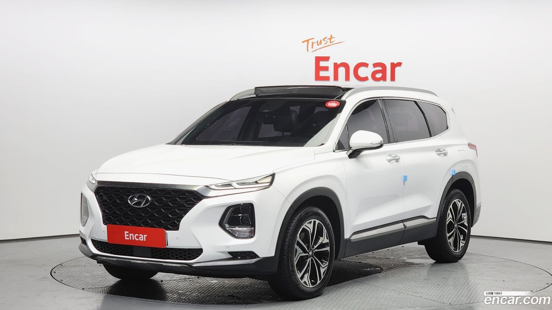 Main__Slider__Photo:Santafe Hyundai 2018.3-0