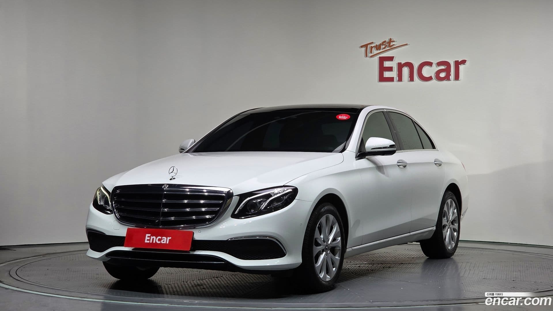 Main__Slider__Photo:E-Class Mercedes-Benz 2019.7-0