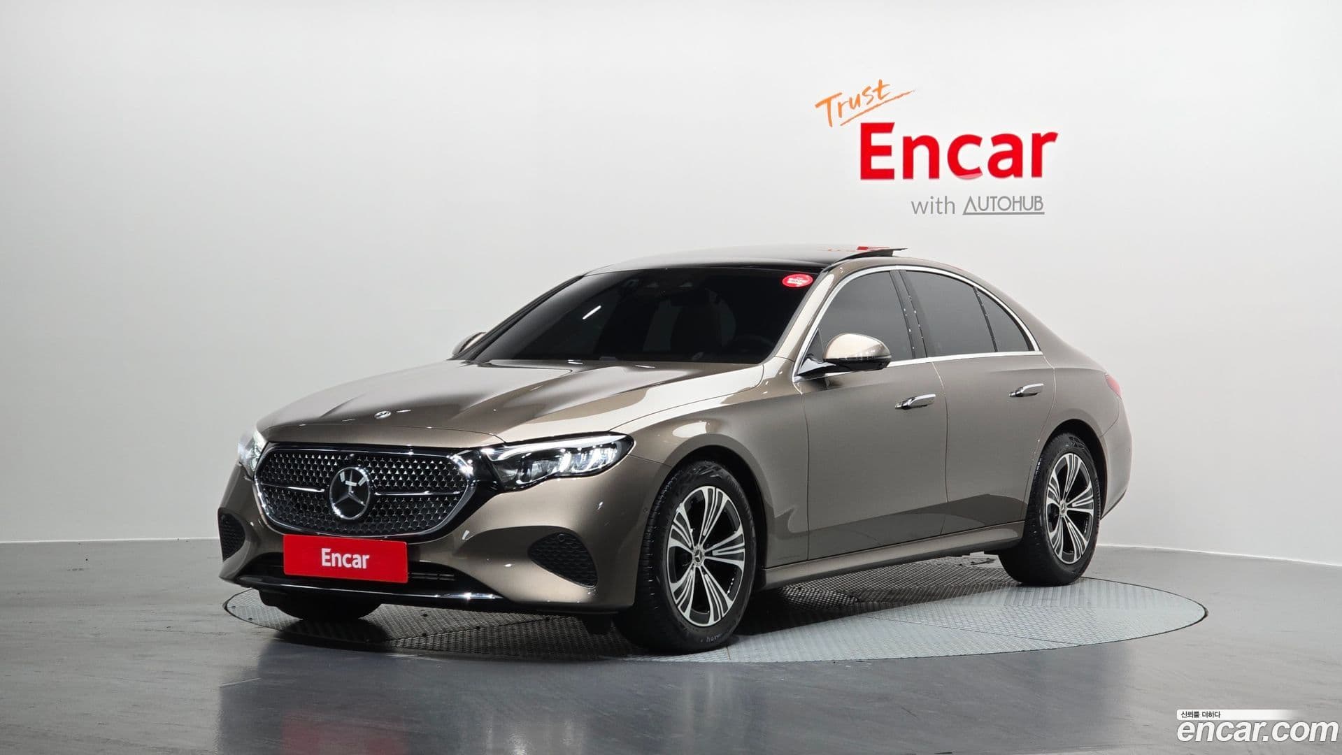 Main__Slider__Photo:E-Class Mercedes-Benz 2025.1-0