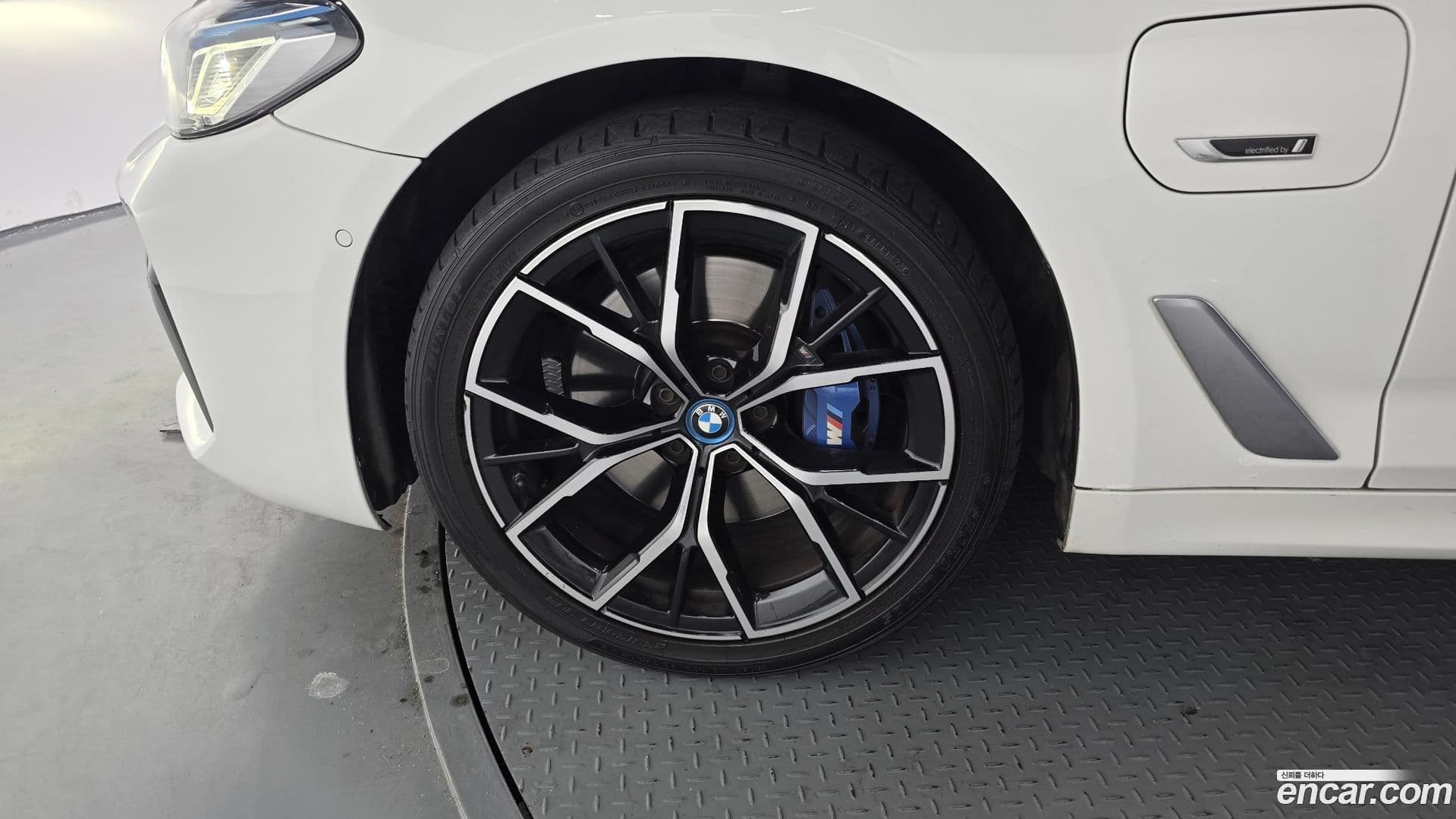 Main__Slider__Photo:5-Series BMW 2021.9-4