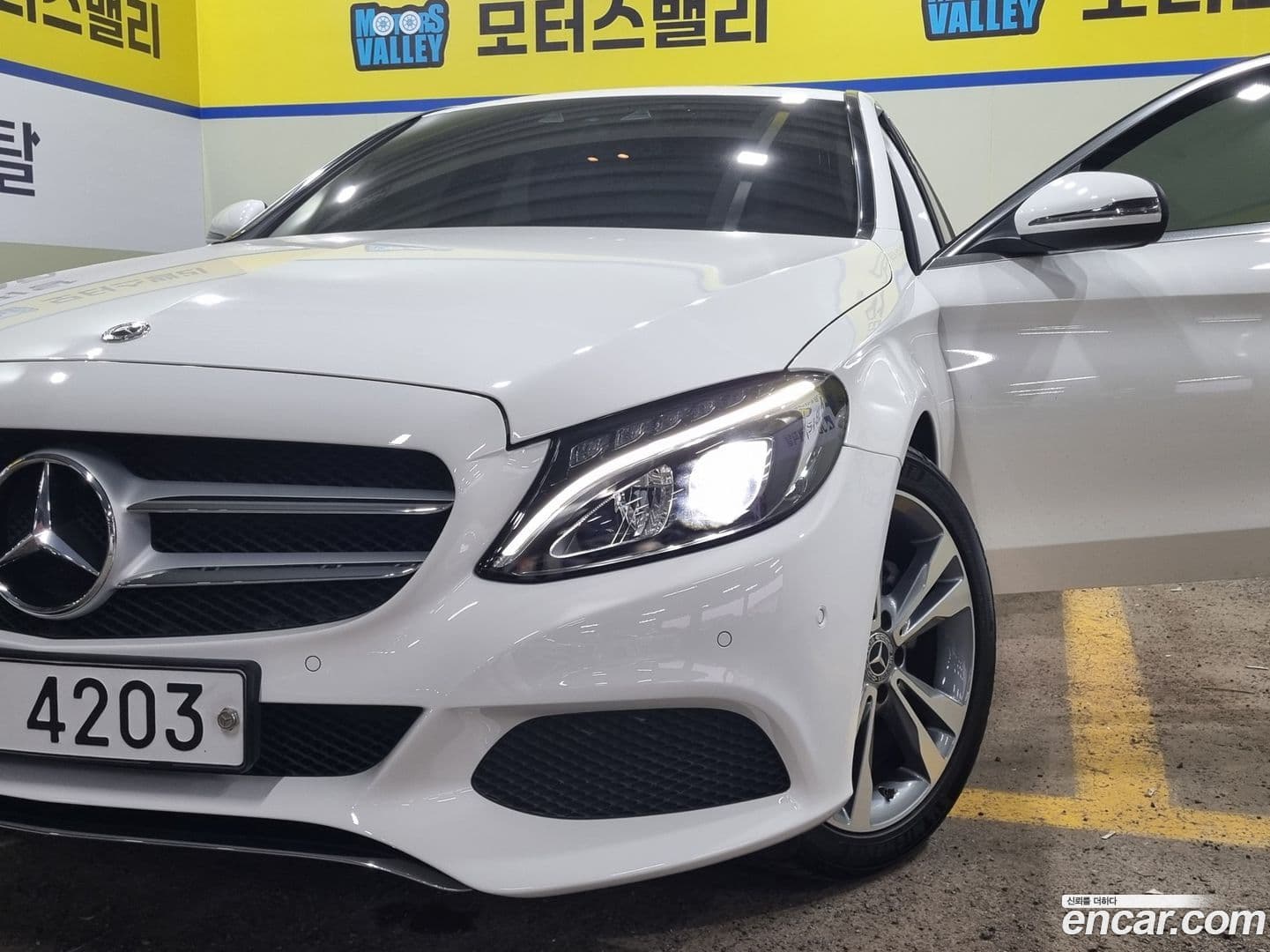 Main__Slider__Photo:C-Class Mercedes-Benz 2017.9-0