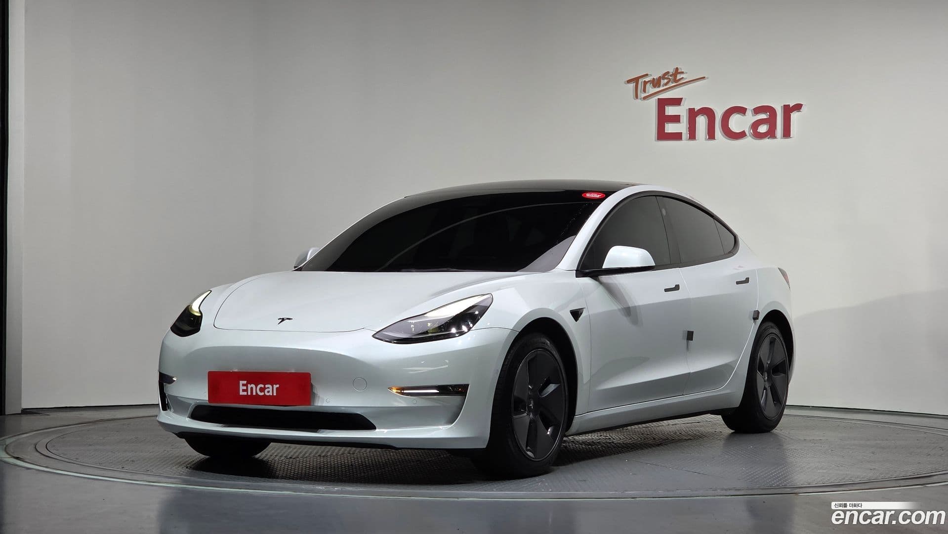 Main__Slider__Photo:Model 3 Tesla 2022.4-0