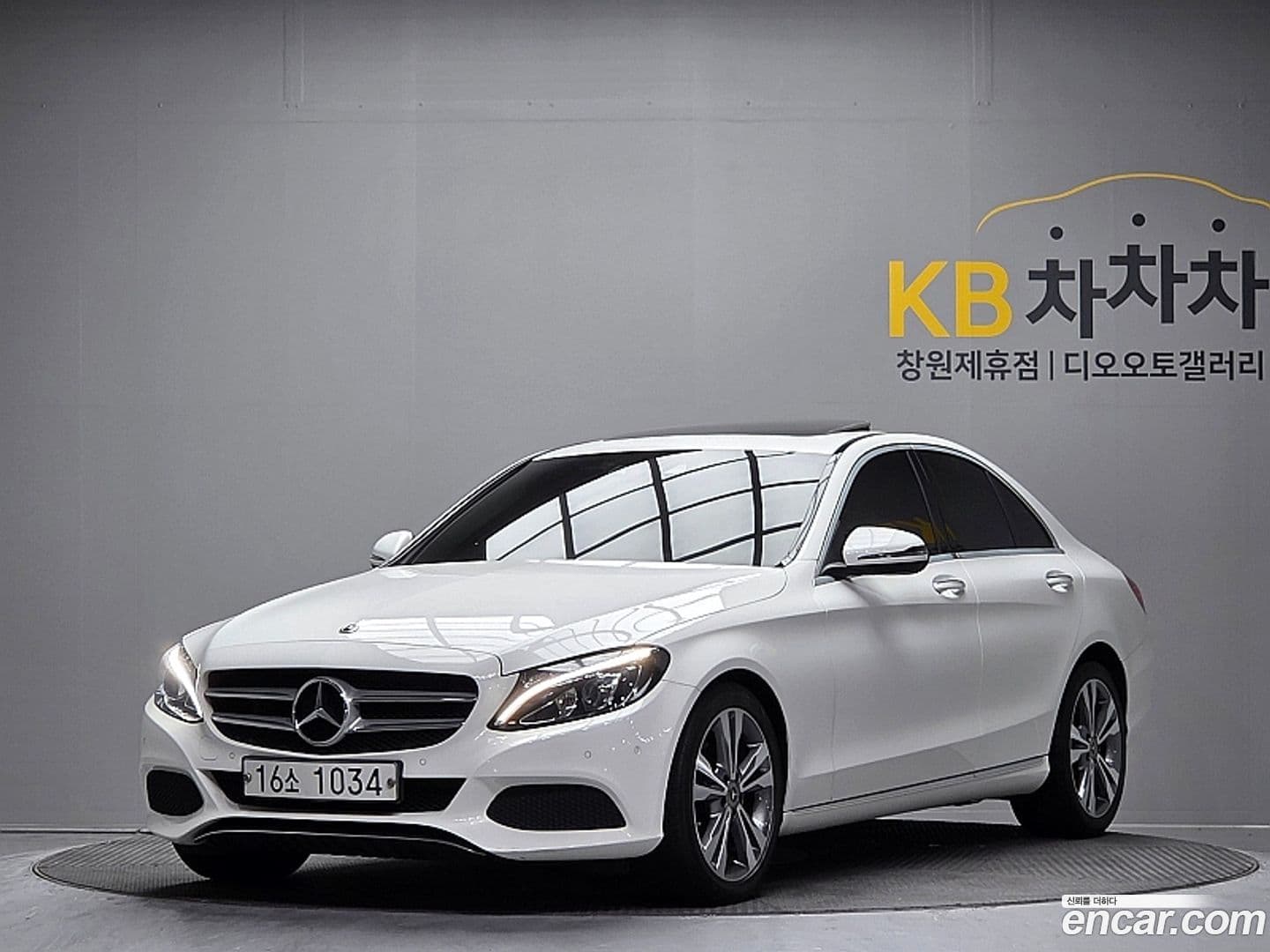 Main__Slider__Photo:C-Class Mercedes-Benz 2018.3-0
