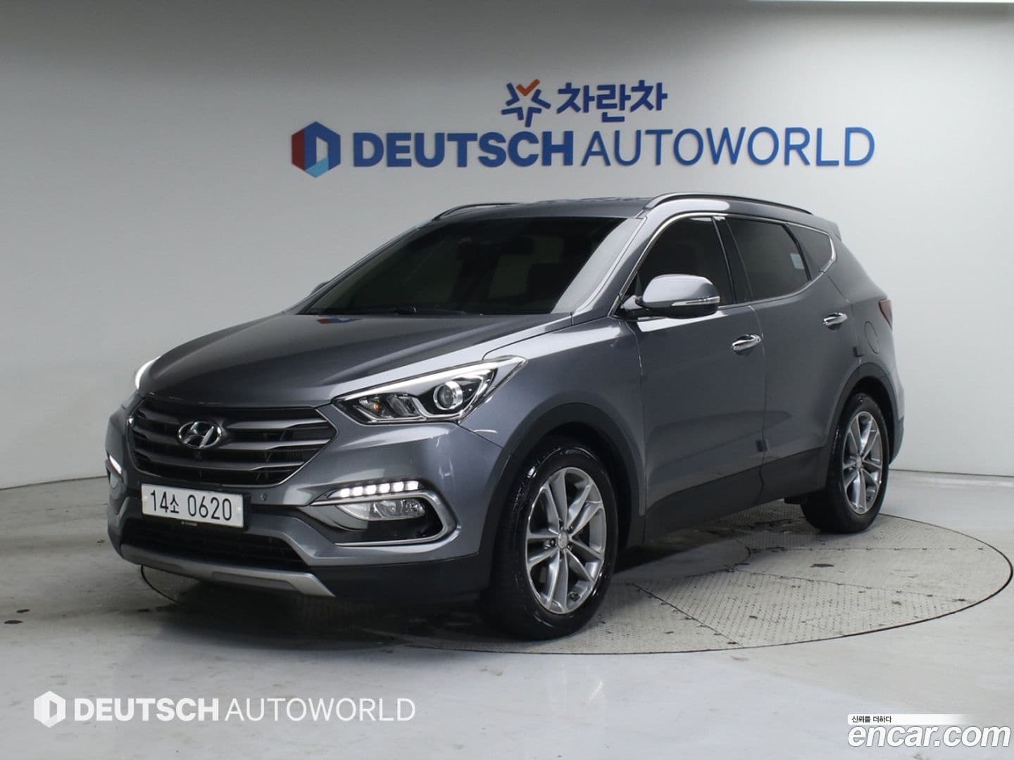 Main__Slider__Photo:Santafe Hyundai 2016.3-0