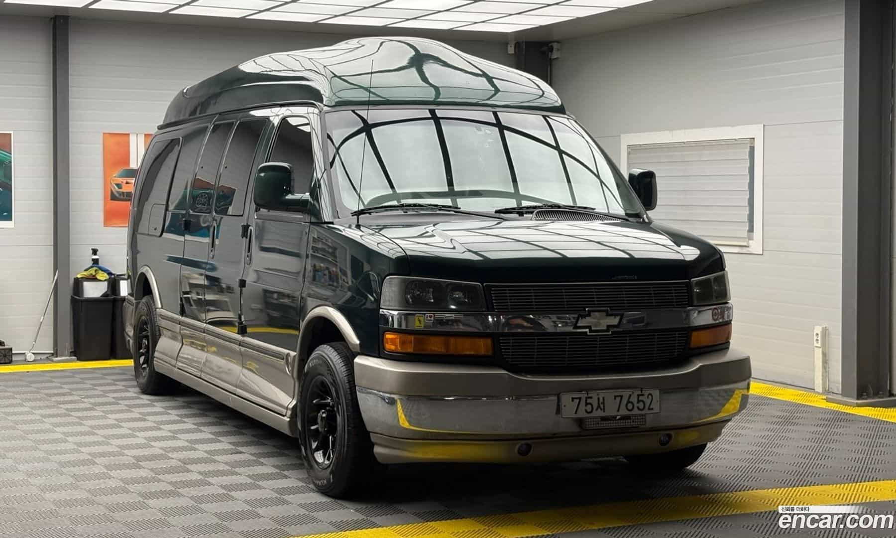 Express Van Chevrolet 2004.9-OUTER-001