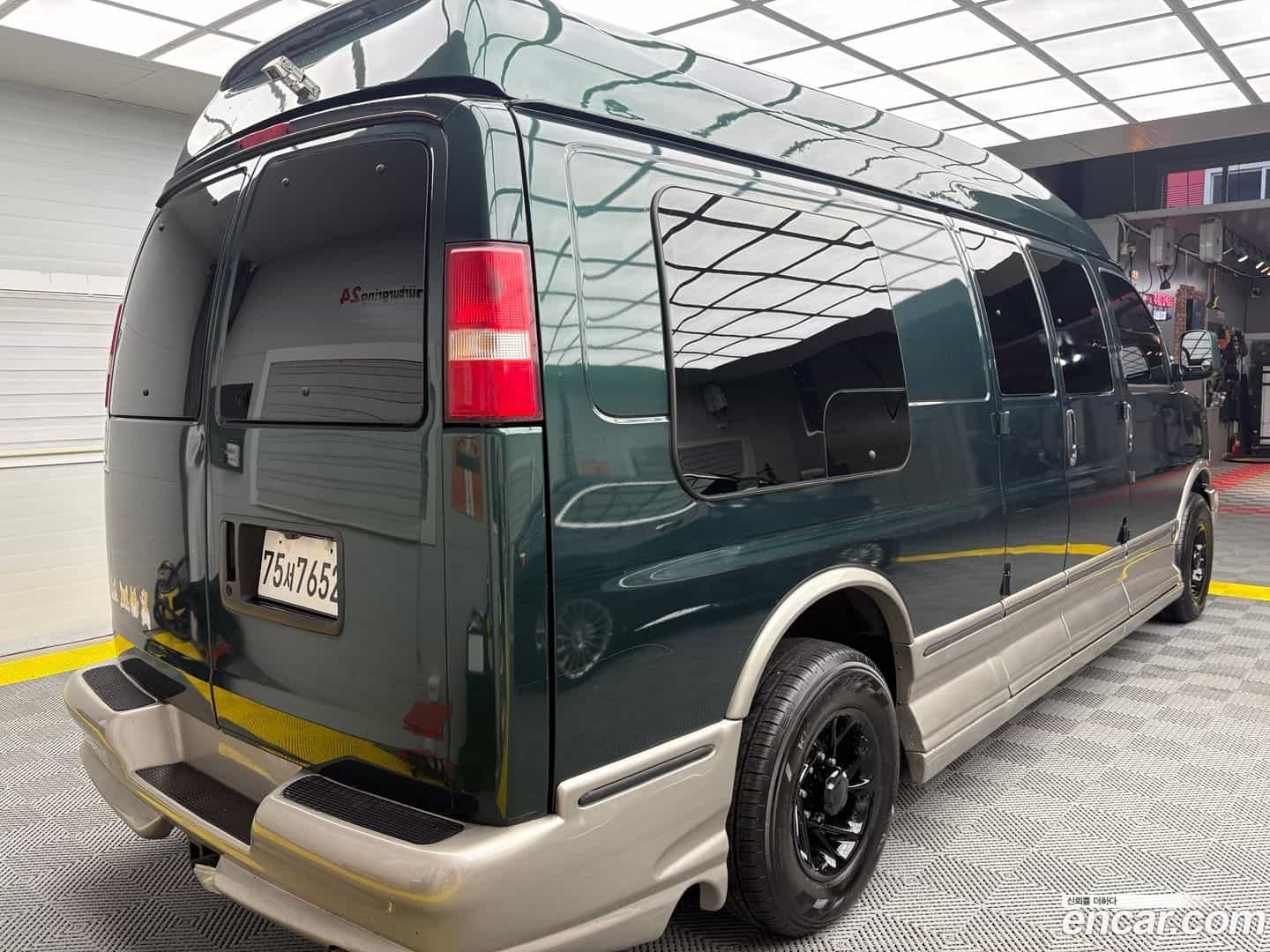 Express Van Chevrolet 2004.9-OUTER-002