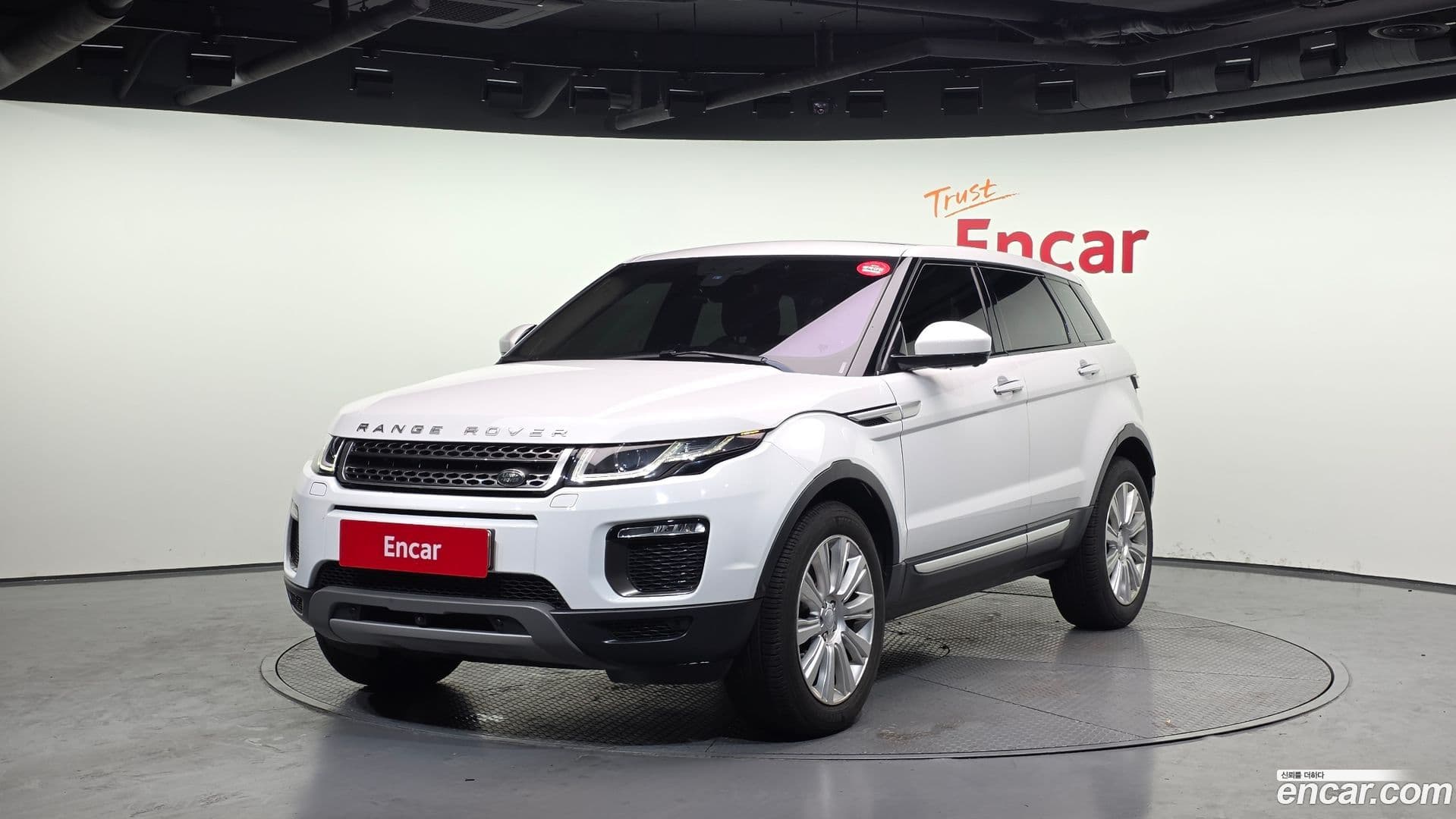 Main__Slider__Photo:Range Rover Evoque Land Rover 2015.11-0