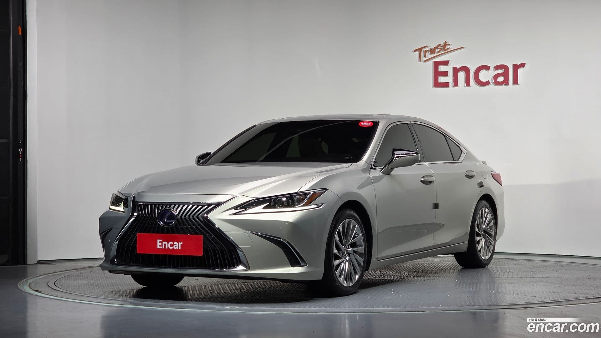 Main__Slider__Photo:ES Lexus 2019.1-0