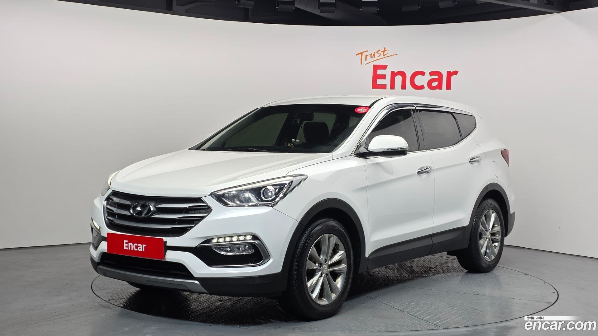 Main__Slider__Photo:Santafe Hyundai 2016.4-0