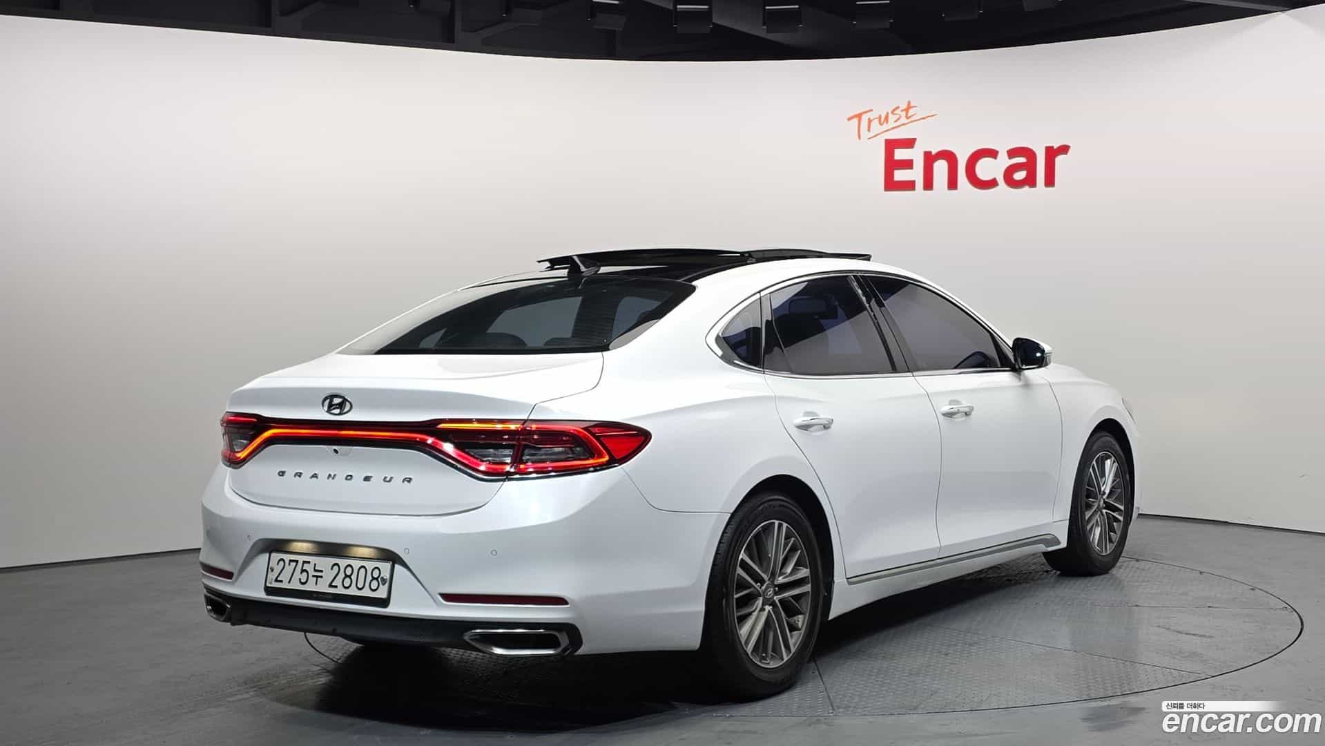 Grandeur Hyundai 2018.1-OUTER-002
