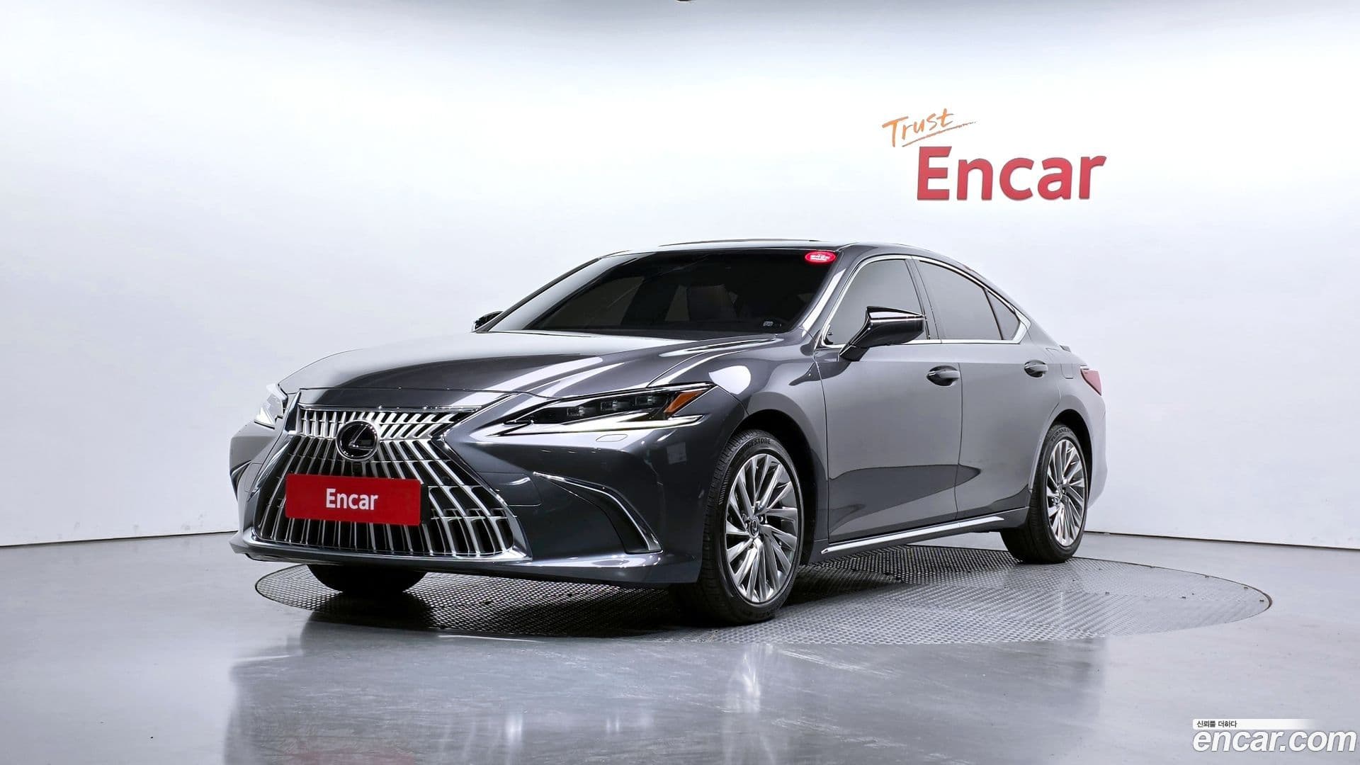 Main__Slider__Photo:ES Lexus 2025.8-0