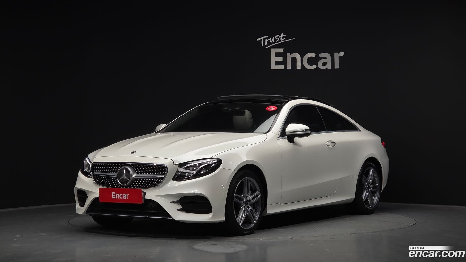 Main__Slider__Photo:E-Class Mercedes-Benz 2017.11-0