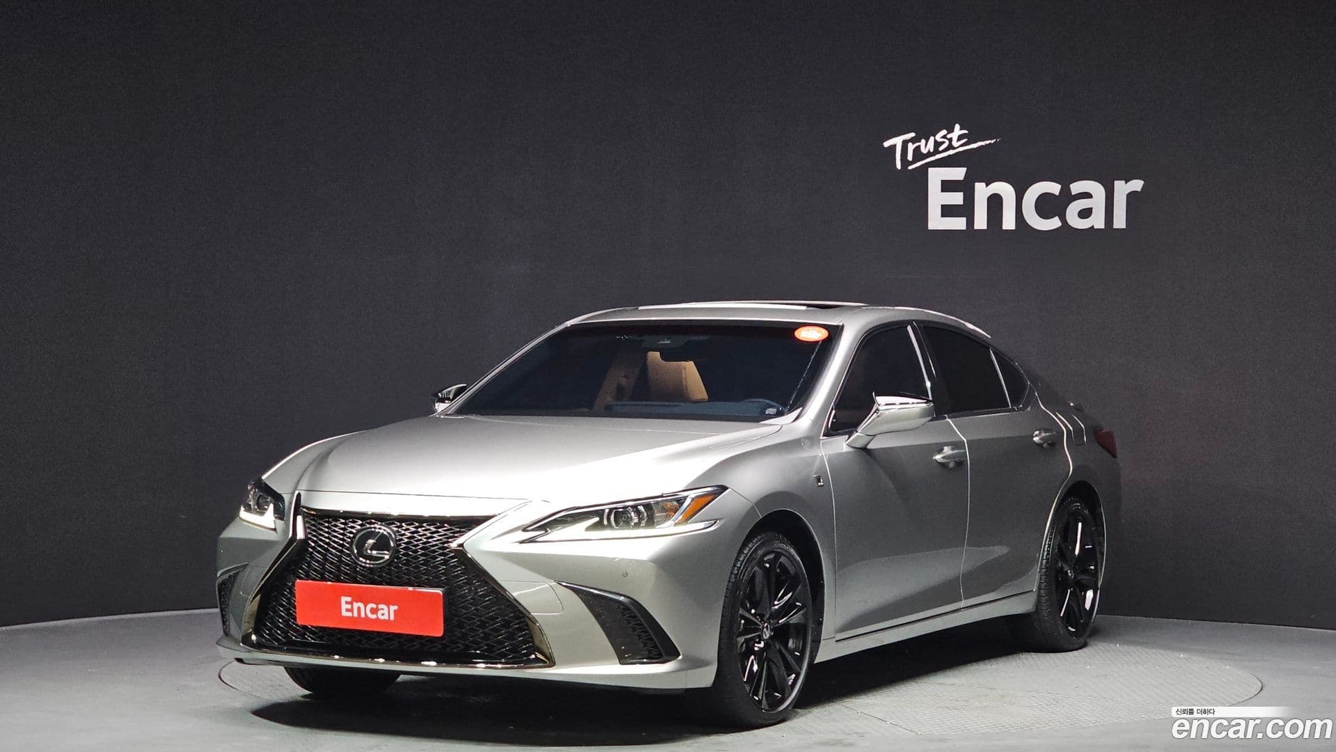 Main__Slider__Photo:ES Lexus 2024.0-0