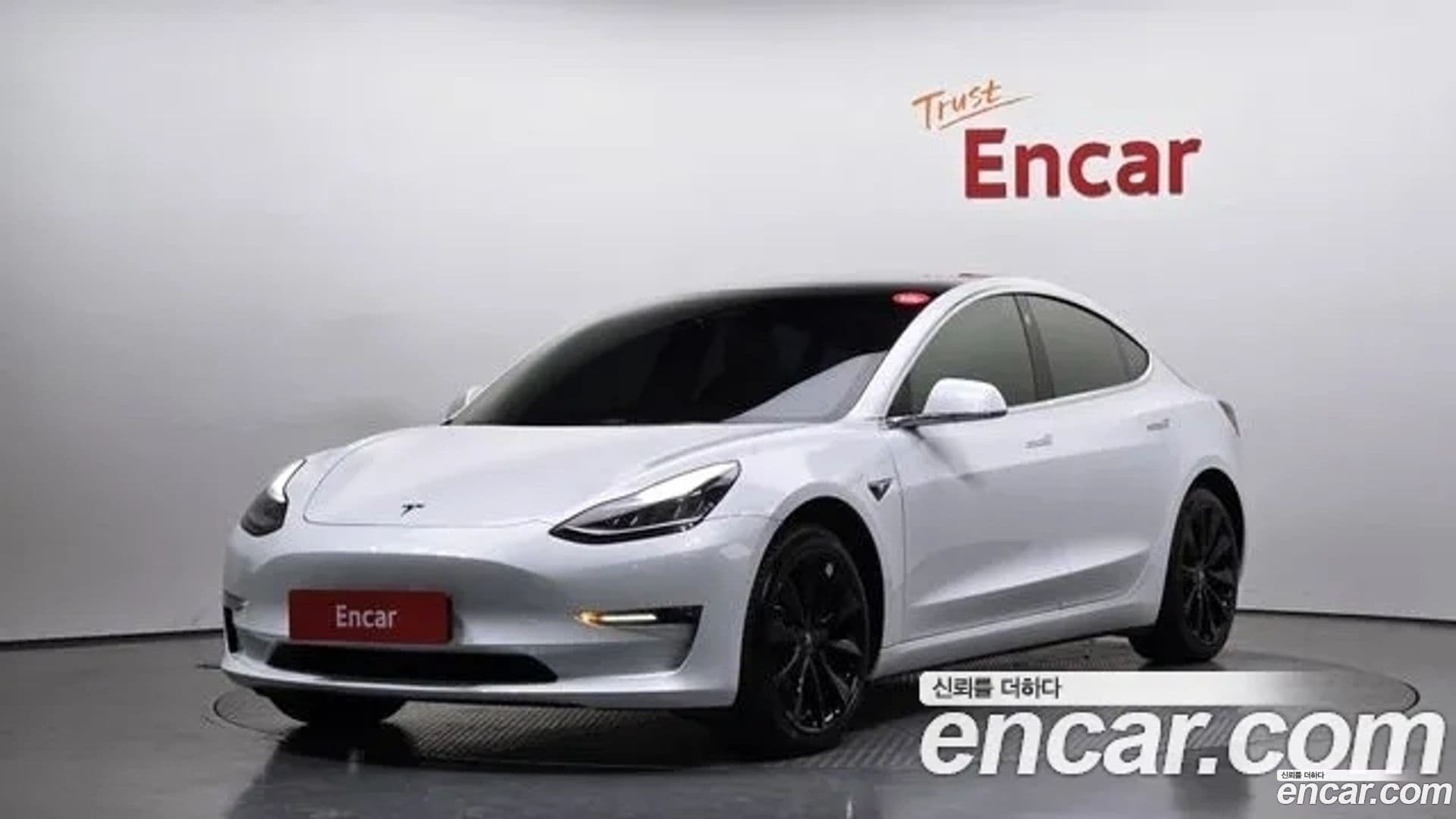 Main__Slider__Photo:Model 3 Tesla 2020.7-0