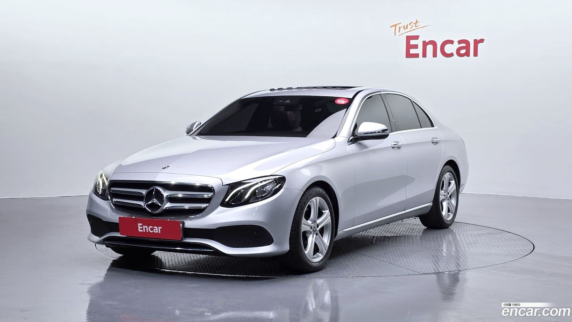 Main__Slider__Photo:E-Class Mercedes-Benz 2017.8-0