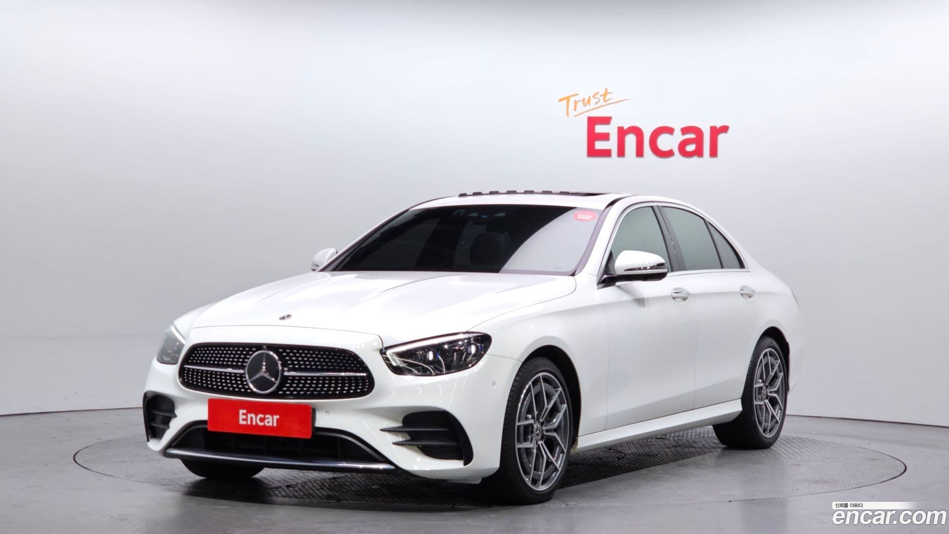 Main__Slider__Photo:E-Class Mercedes-Benz 2022.11-0