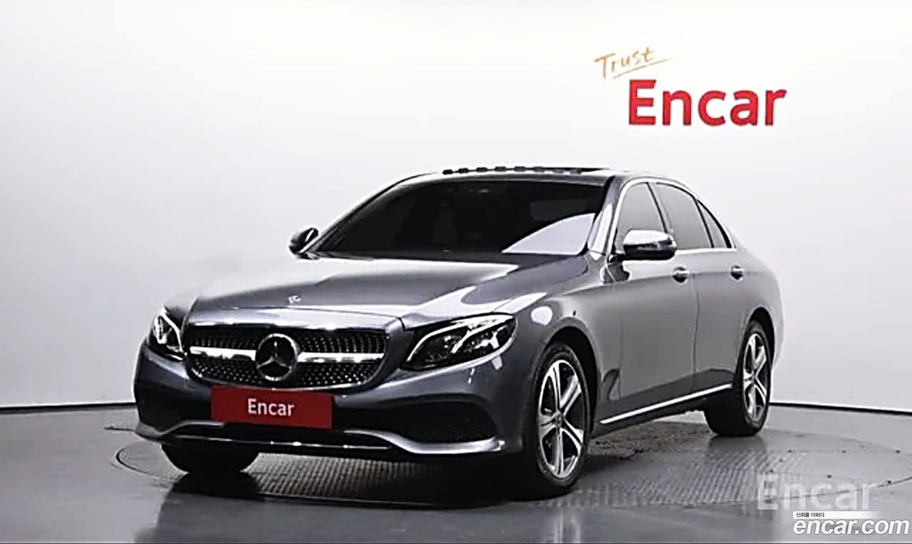 Main__Slider__Photo:E-Class Mercedes-Benz 2018.11-0