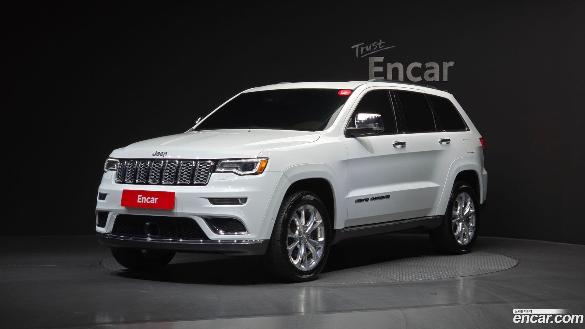 Main__Slider__Photo:Cherokee Jeep 2020.8-0