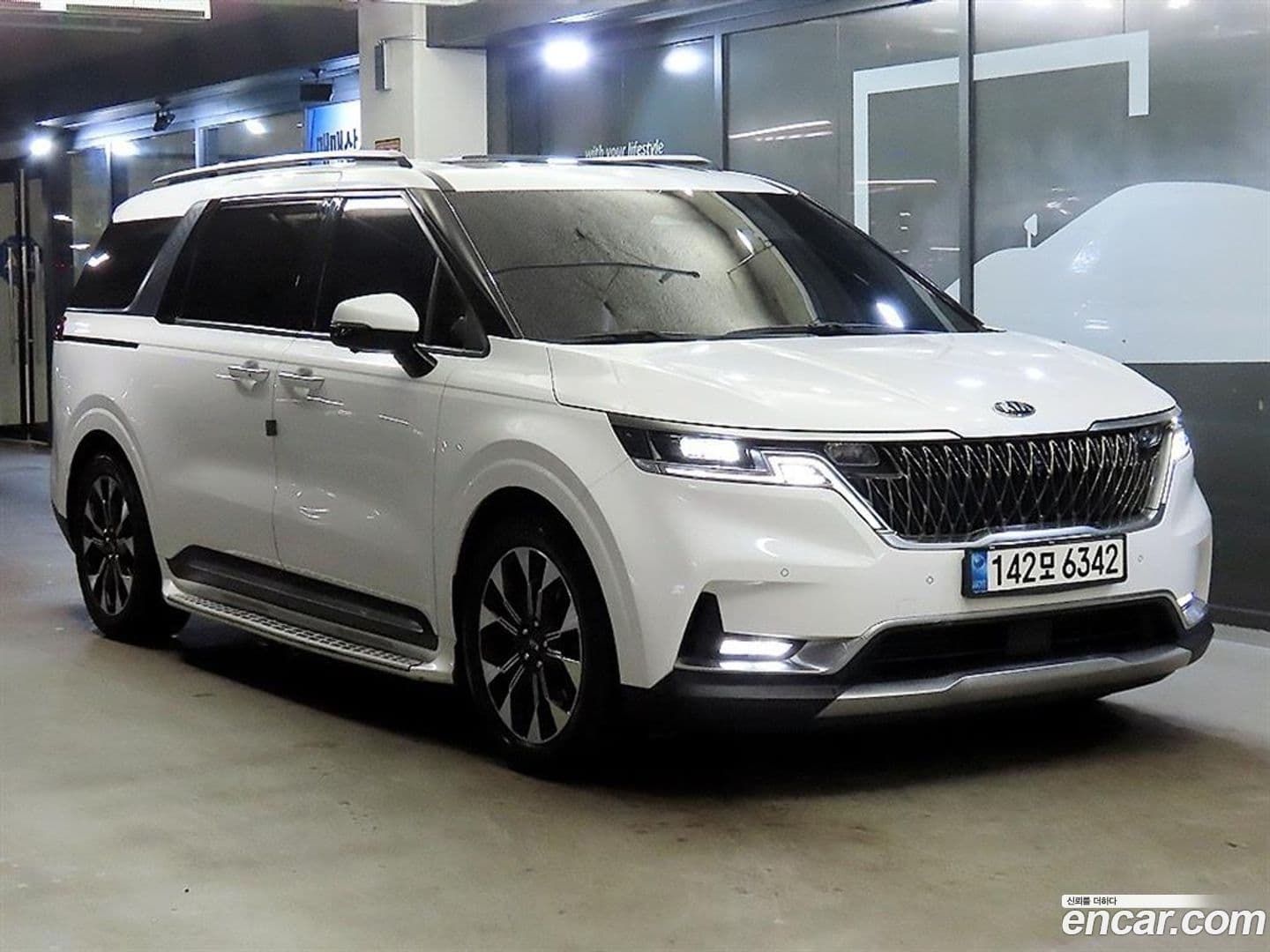 Main__Slider__Photo:Canival Kia 2021.1-0