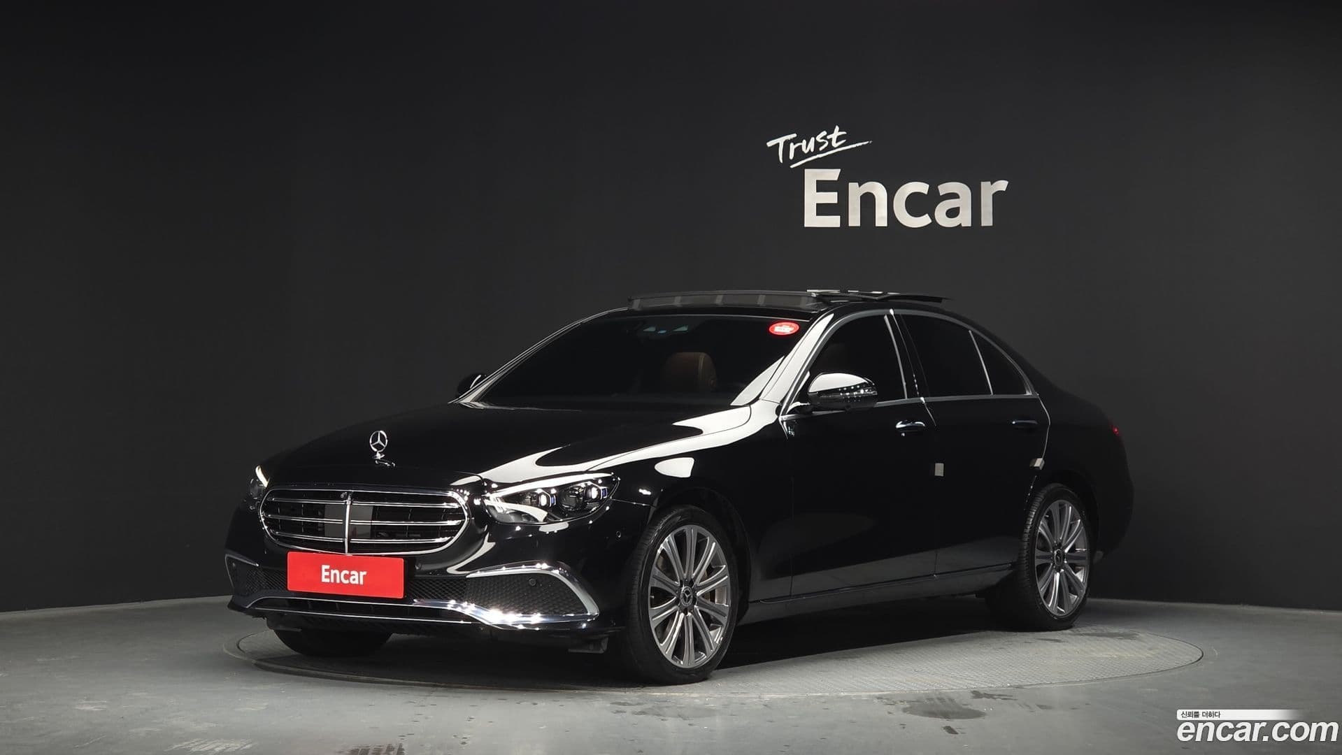Main__Slider__Photo:E-Class Mercedes-Benz 2021.3-0