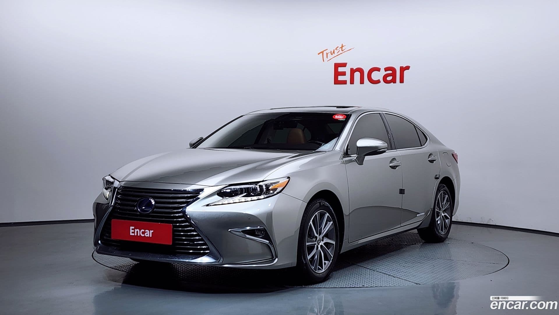 Main__Slider__Photo:ES Lexus 2018.0-0