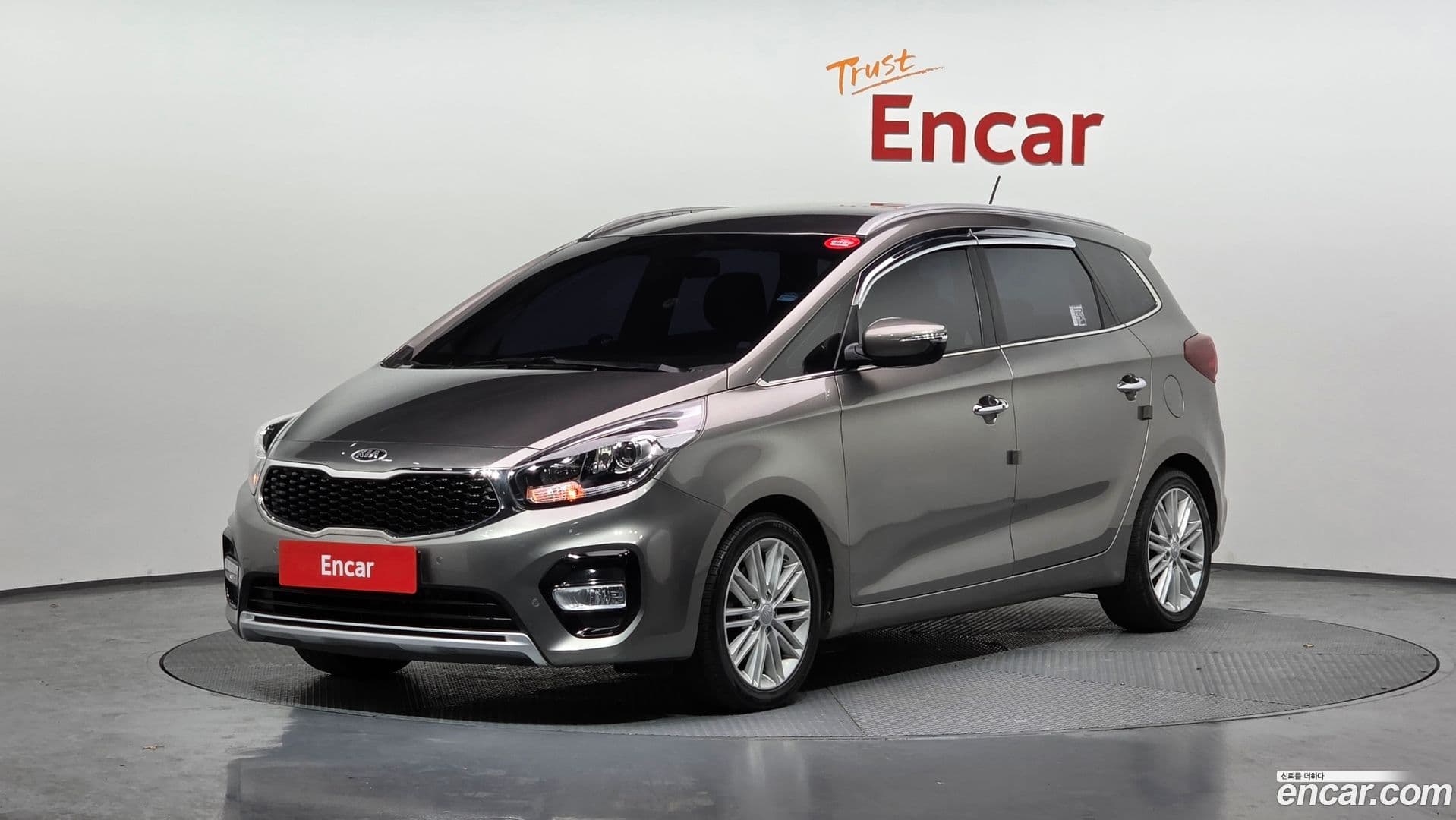 Main__Slider__Photo:Carens Kia 2018.7-0
