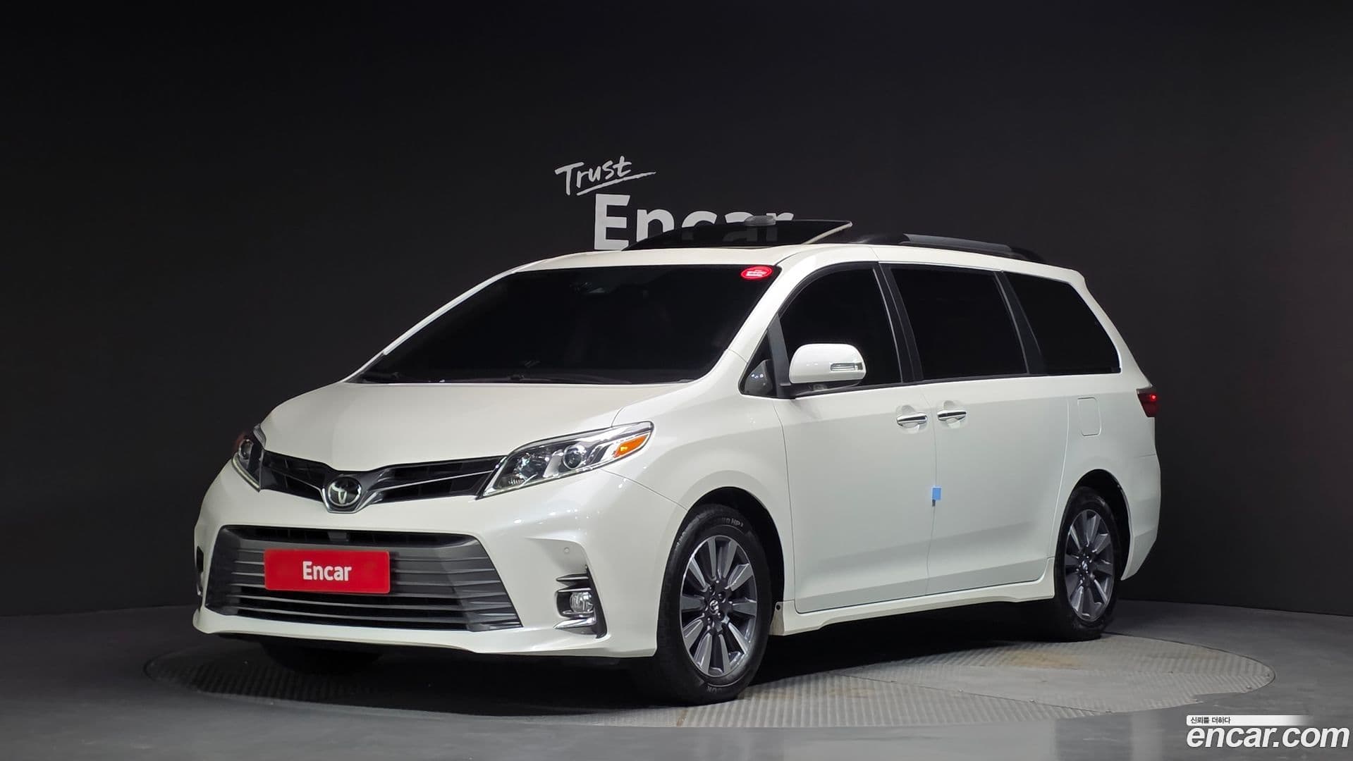 Main__Slider__Photo:Sienna Toyota 2018.8-0