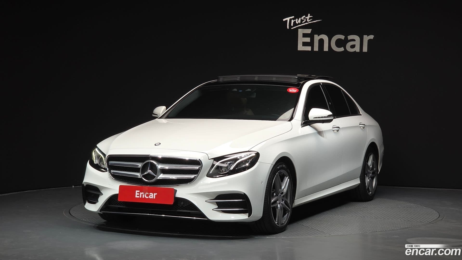 Main__Slider__Photo:E-Class Mercedes-Benz 2017.3-0