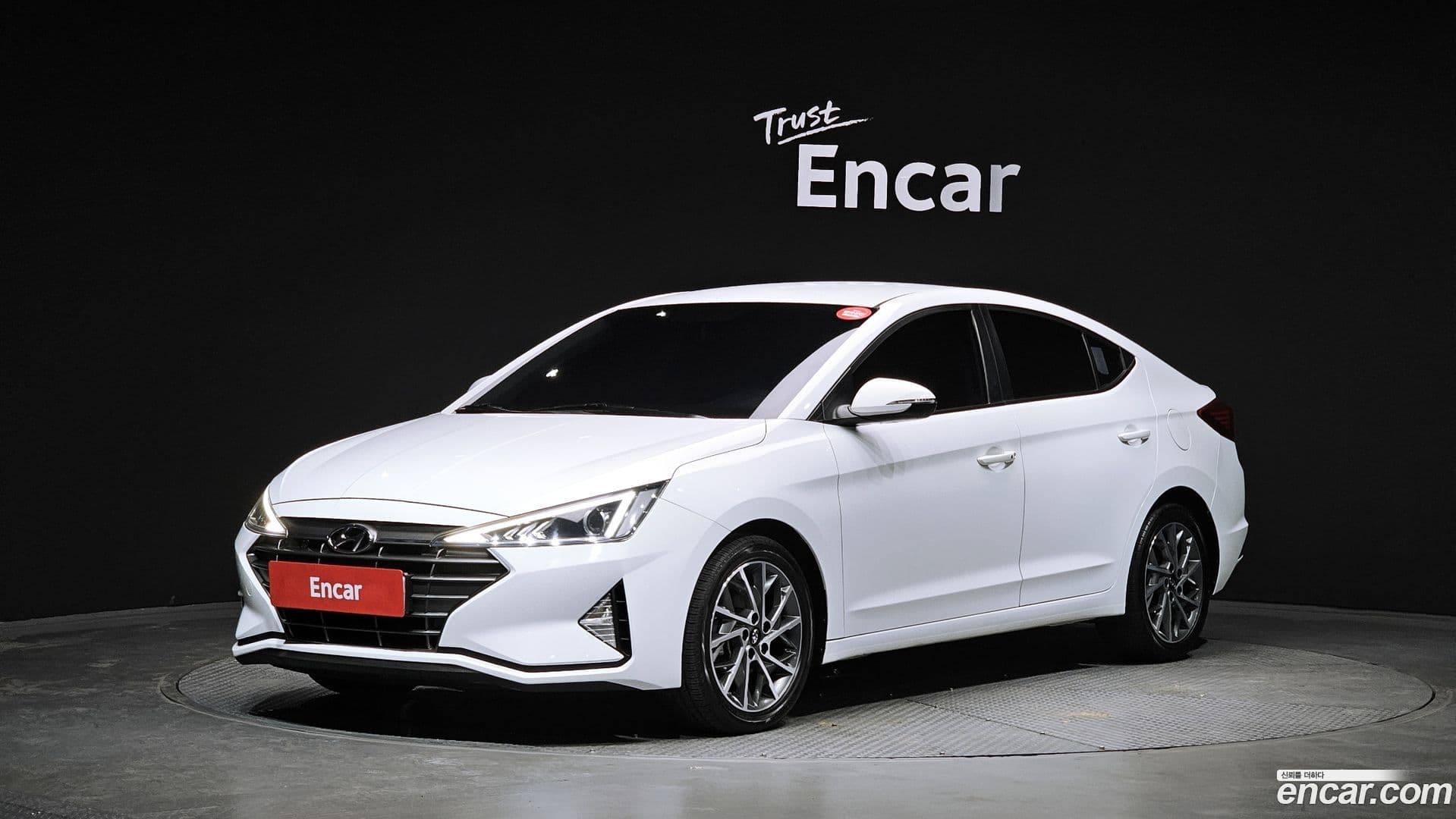 Main__Slider__Photo:AVANTE Hyundai 2019.4-0