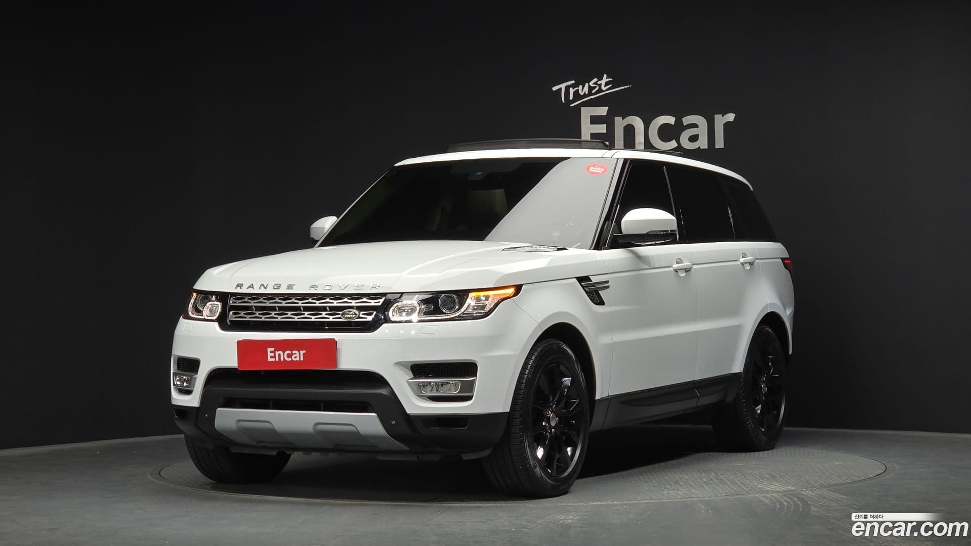 Main__Slider__Photo:Range Rover Sport Land Rover 2014.8-0