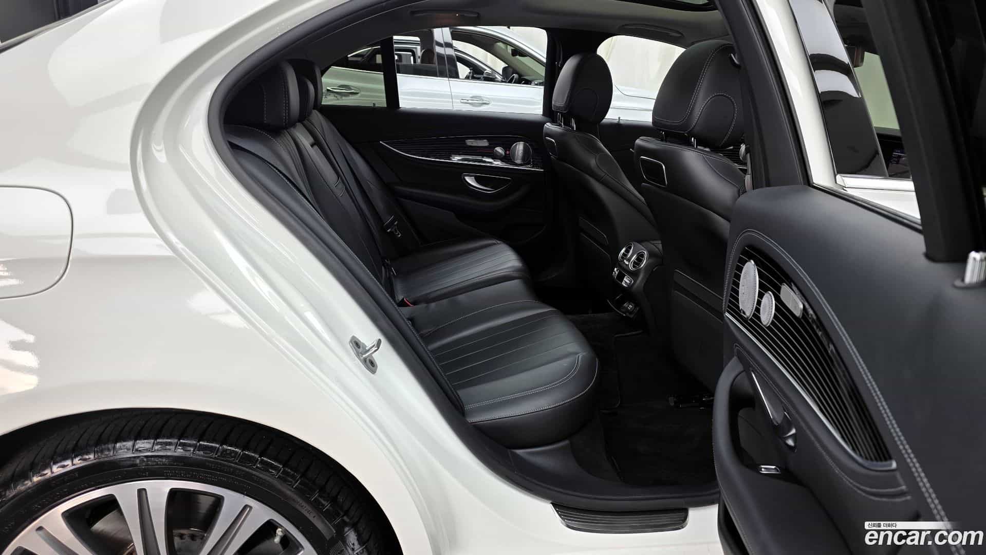 E-Class Mercedes-Benz 2019.6-OPTION-016