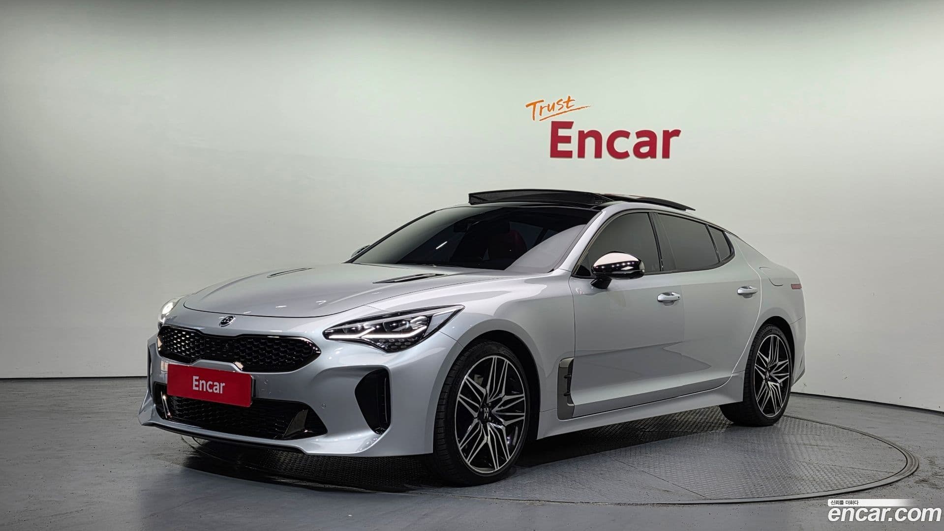 Main__Slider__Photo:Stinger Kia 2017.7-0