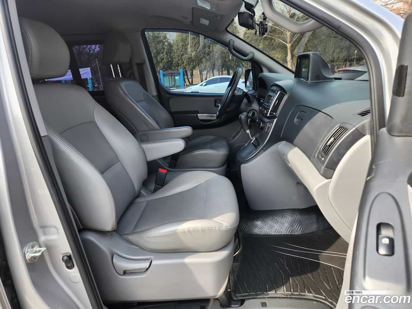 Starex Hyundai 2019.2-INNER-009
