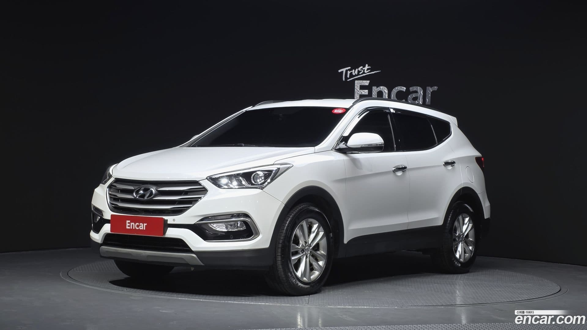 Main__Slider__Photo:Santafe Hyundai 2017.8-0