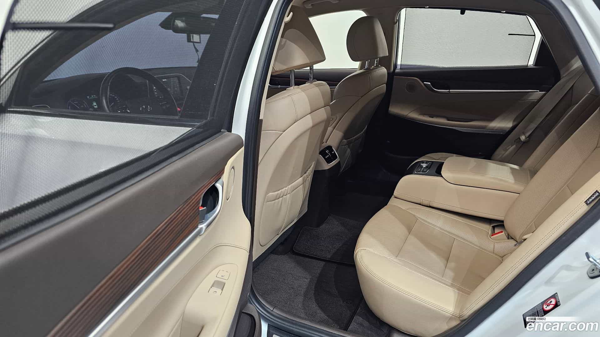 Grandeur Hyundai 2018.3-OPTION-015