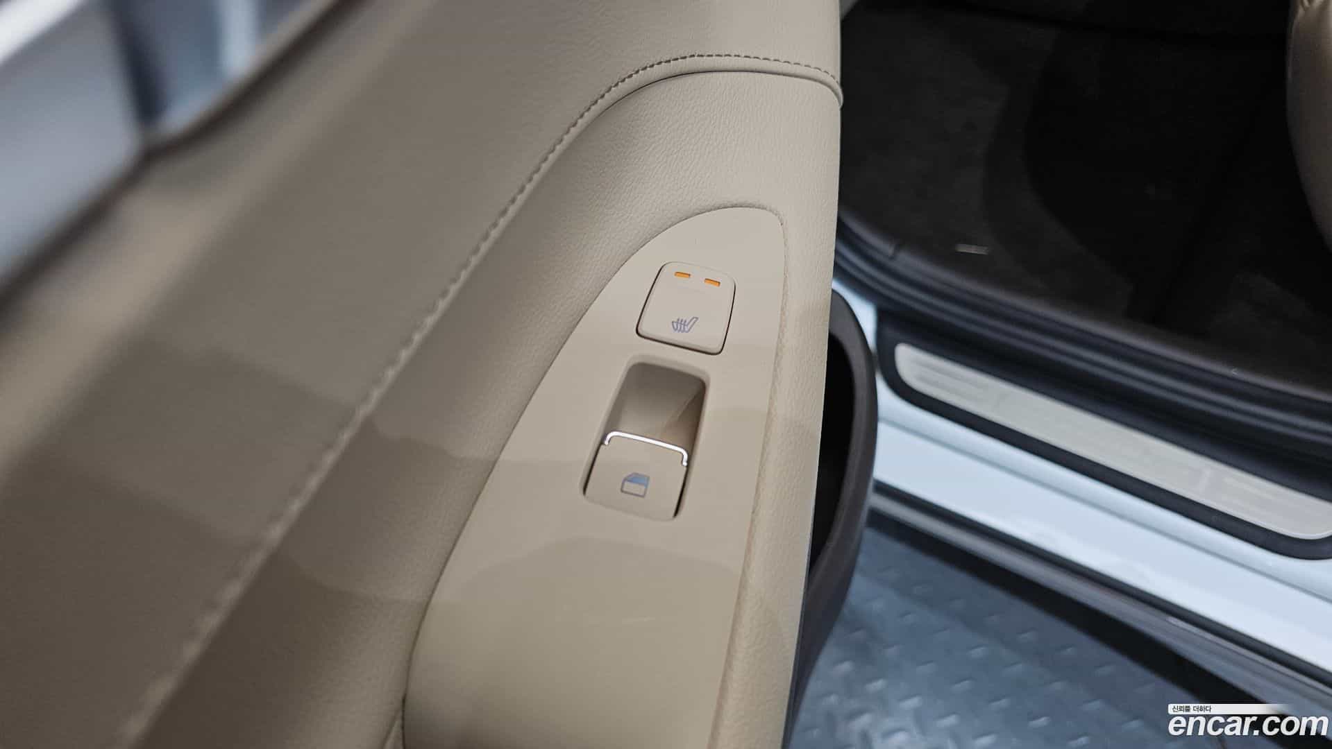Grandeur Hyundai 2018.3-OPTION-024