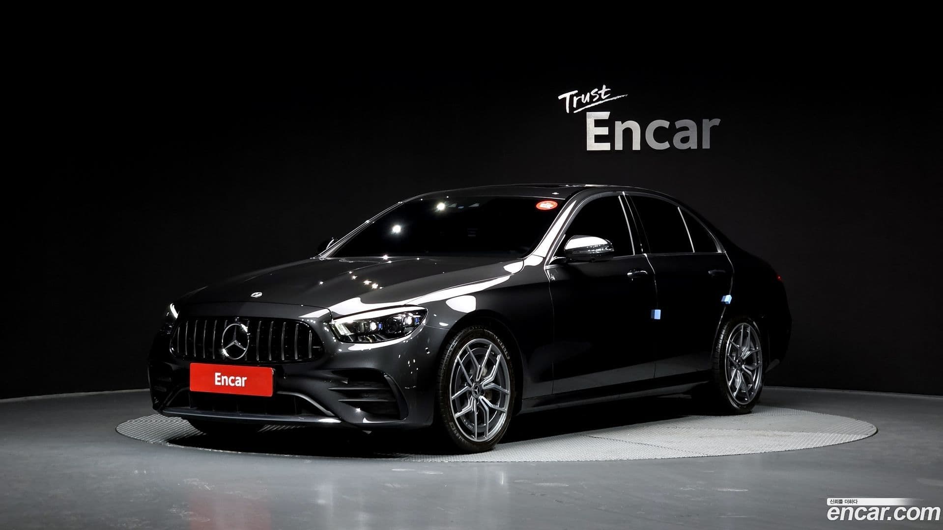 Main__Slider__Photo:E-Class Mercedes-Benz 2022.1-0