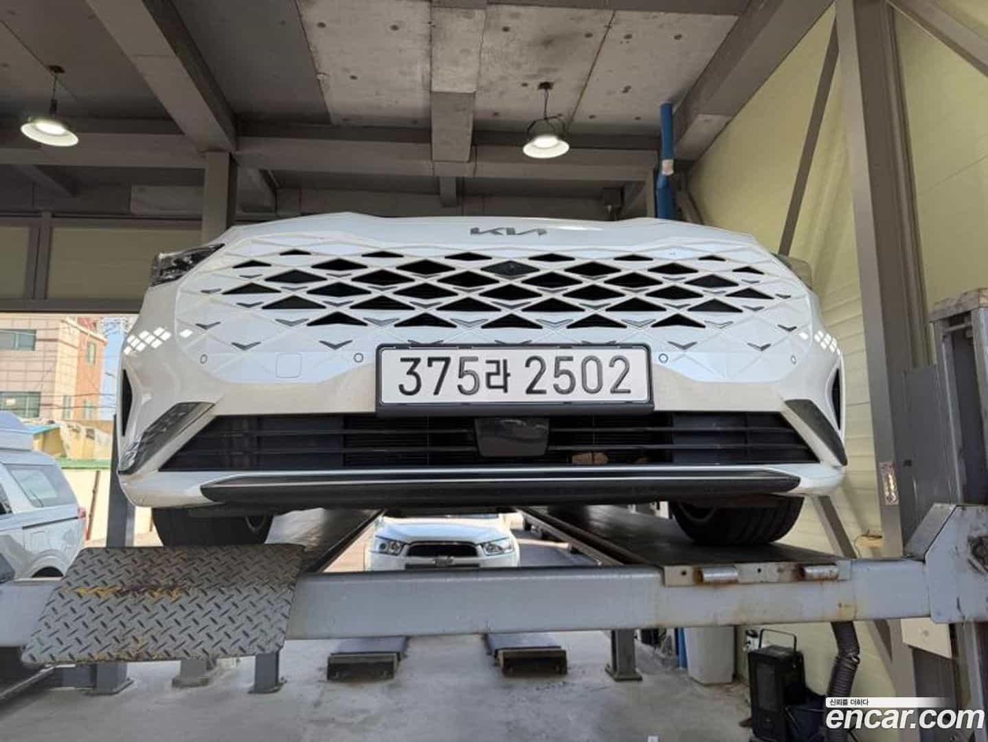 K8 Kia 2022.0-OUTER-001