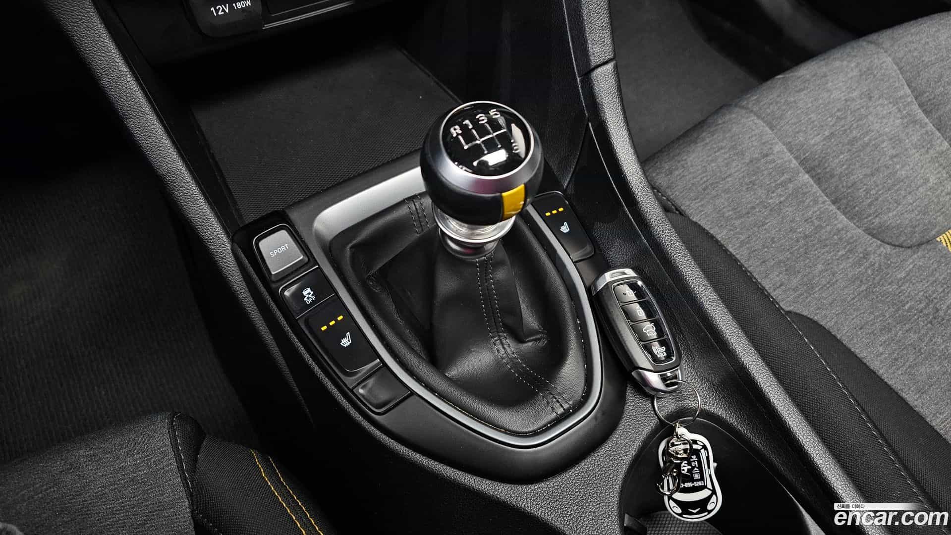 Veloster Hyundai 2019.10-INNER-009
