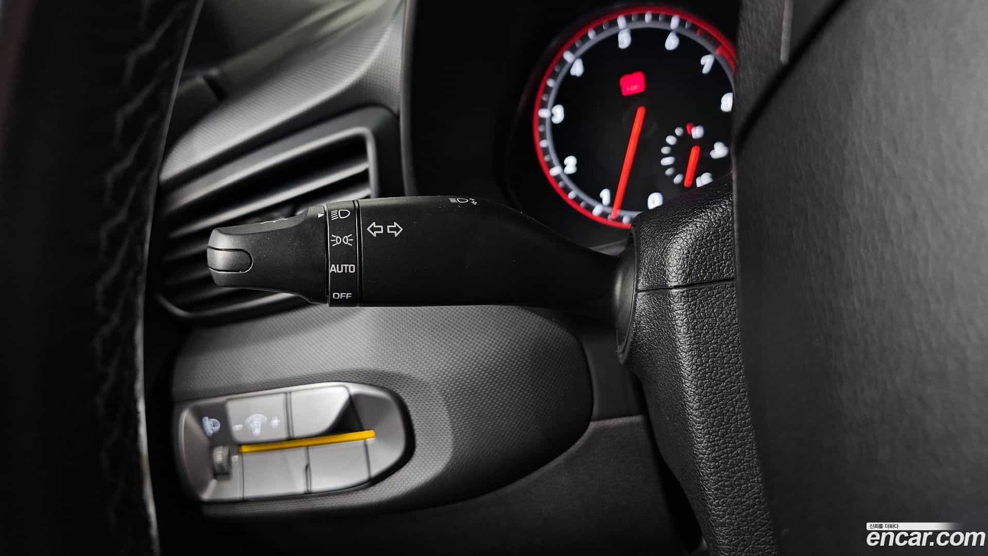 Veloster Hyundai 2019.10-OPTION-018